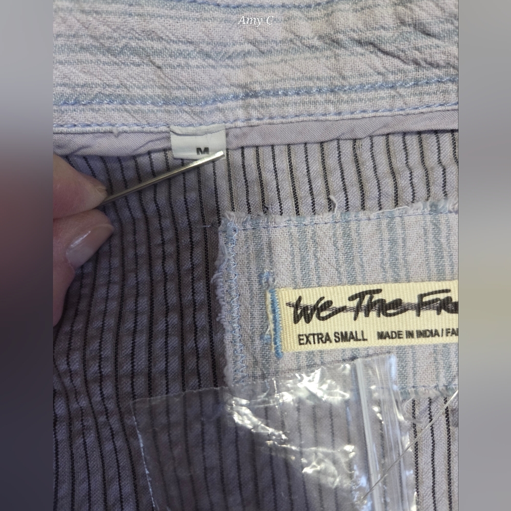 We The Free Ladies Casual Blue Pinstripe Button Down Shirt. - Picture 4 of 10